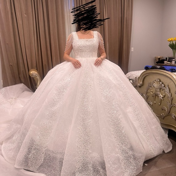 Elegant White wedding Gown Dress